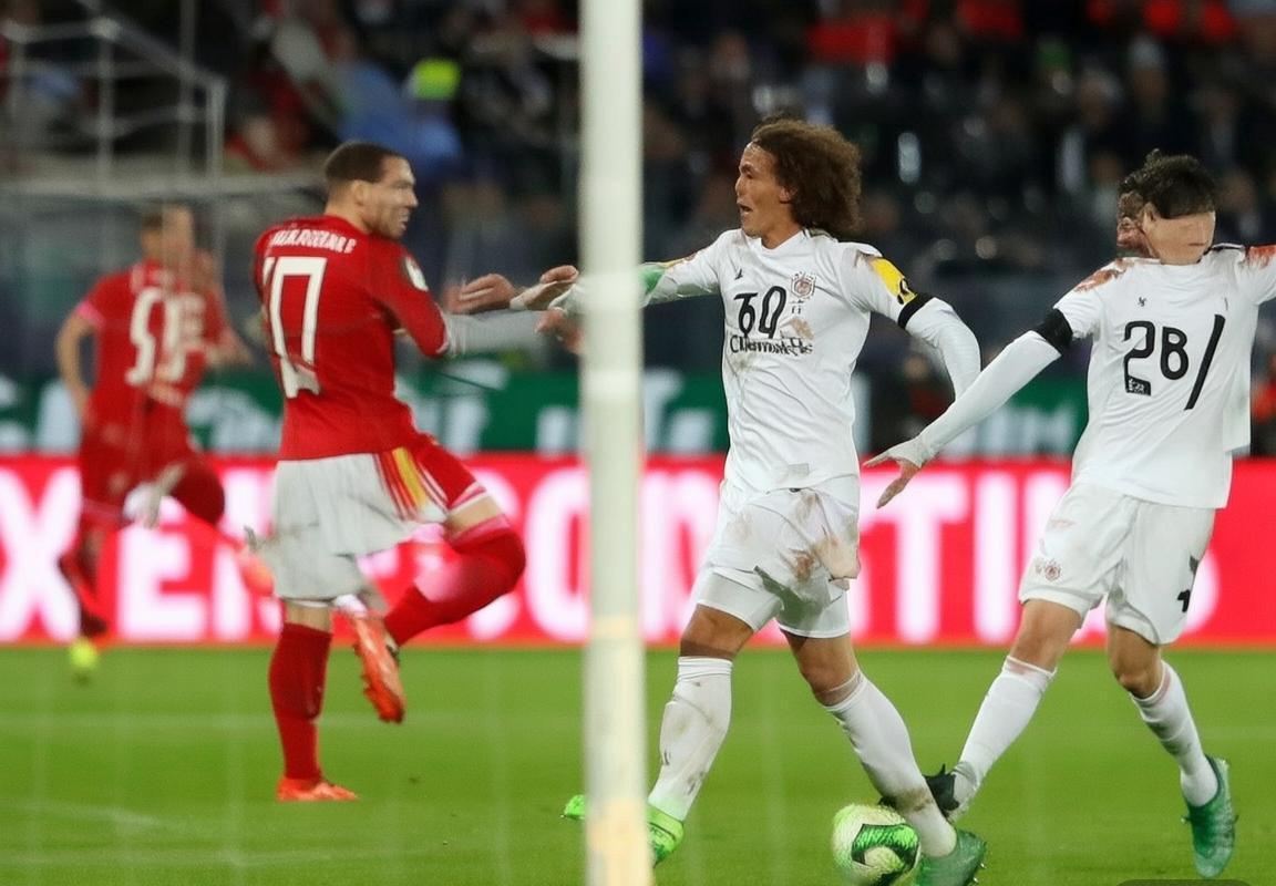 拜仁慕尼黑豪取德甲12连胜！莱万破门纳帅战术奏效，积分榜8分领跑